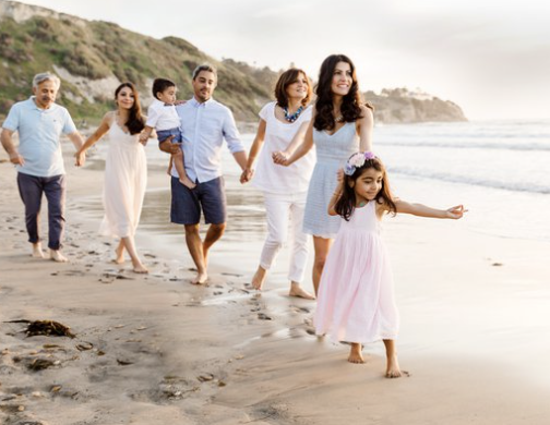 Snappr Family outdoor photoshoot