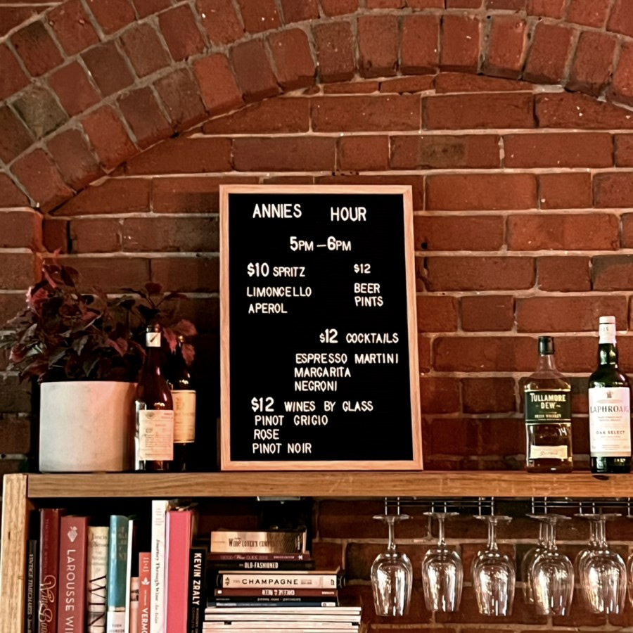 Annie Lewis Winehouse courtyard Richmond